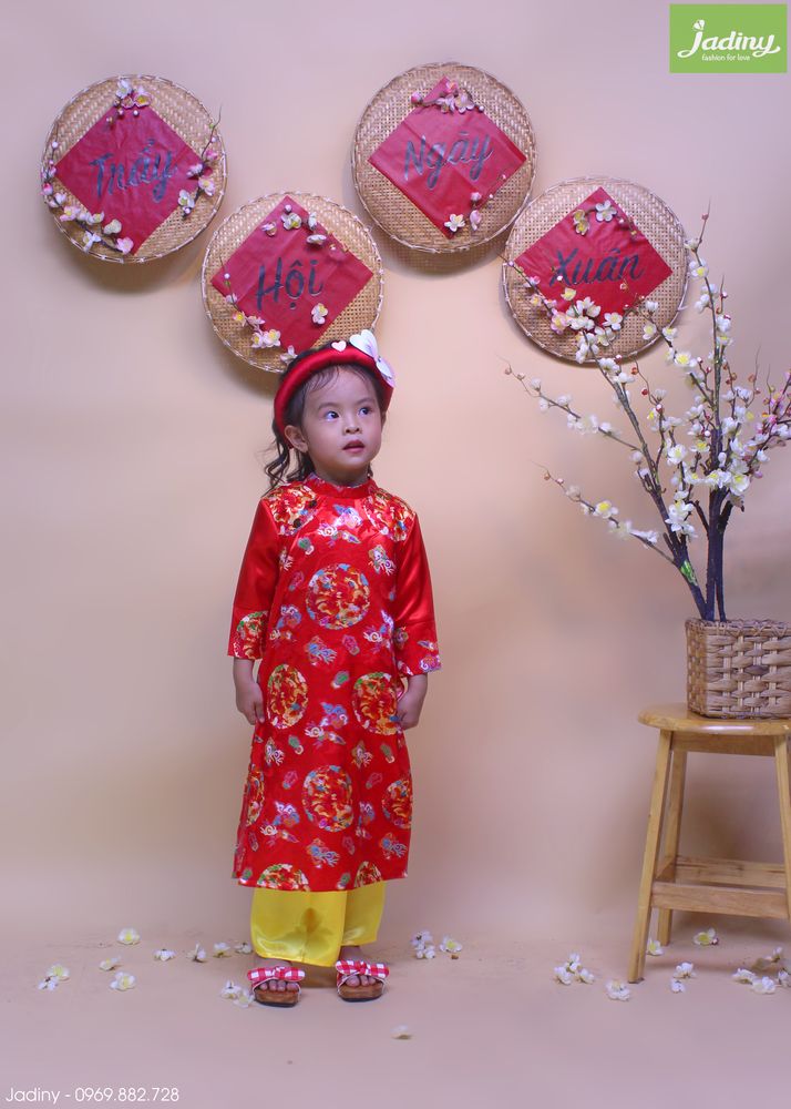 áo dài biểu diễn hội hoa xuân