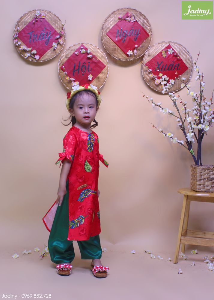 Áo dài truyền thống biễu diễn cho bé mầm non 